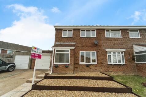 3 bedroom semi-detached house for sale