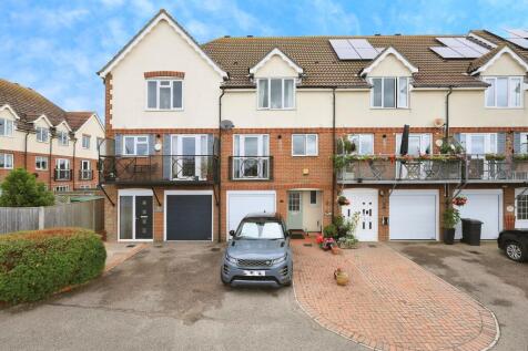 4 bedroom town house for sale