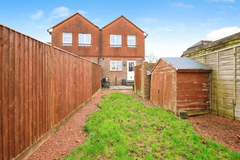 2 bedroom semi-detached house for sale