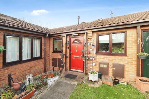 2 bedroom terraced bungalow for sale