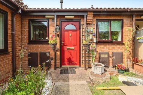 2 bedroom terraced bungalow for sale