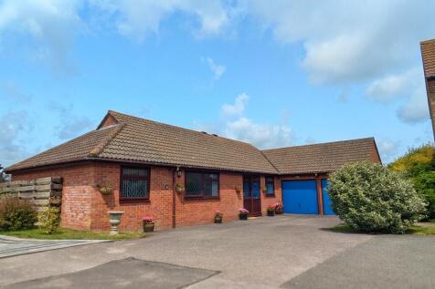 4 bedroom detached bungalow for sale