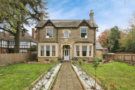 5 bedroom detached house for sale