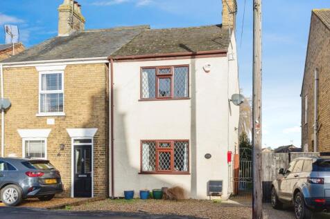 3 bedroom end of terrace house for sale
