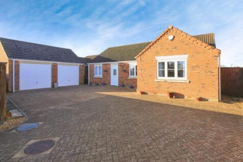3 bedroom detached bungalow for sale
