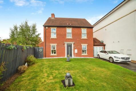 4 bedroom detached house for sale