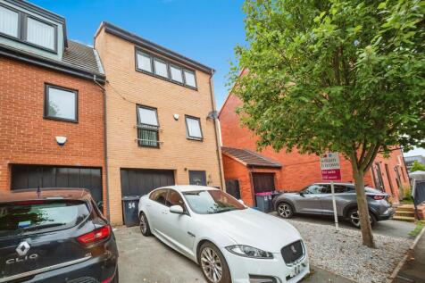 4 bedroom town house for sale