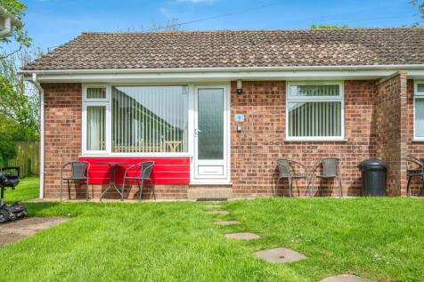 2 bedroom semi-detached bungalow for sale