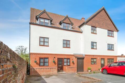 1 bedroom ground floor flat for sale
