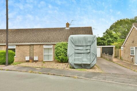 2 bedroom semi-detached bungalow for sale