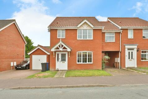 3 bedroom link detached house for sale