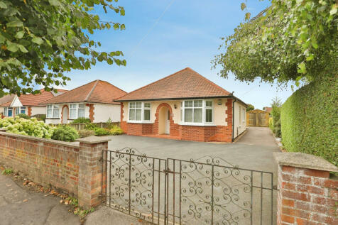 3 bedroom detached bungalow for sale