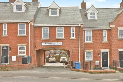 3 bedroom maisonette for sale