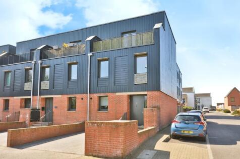 3 bedroom town house for sale
