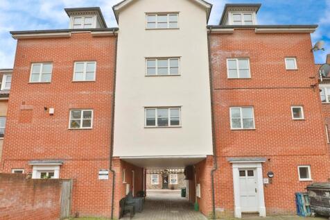 2 bedroom ground floor flat for sale
