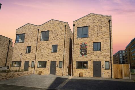 4 bedroom semi-detached house for sale