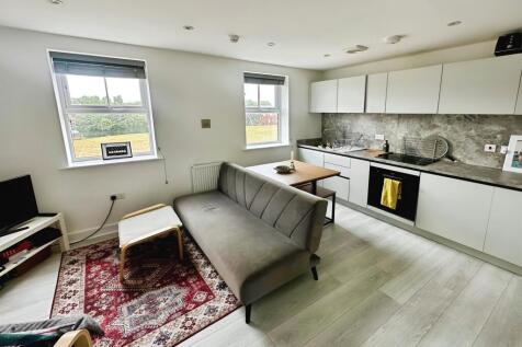 2 bedroom town house for sale