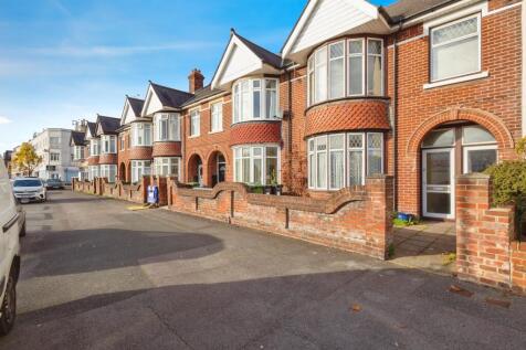 1 bedroom ground floor flat for sale