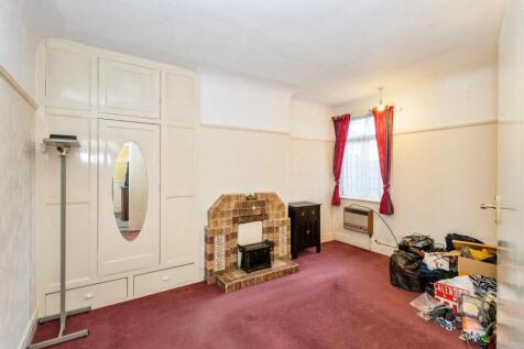 1 bedroom ground floor flat for sale