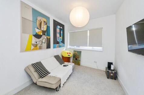 5 bedroom end of terrace house for sale