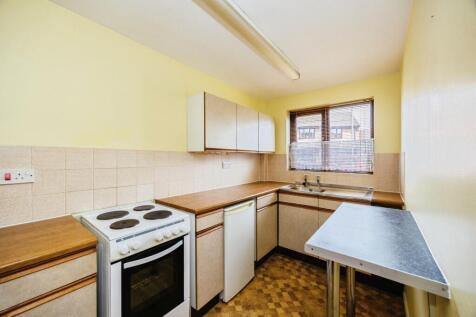 1 bedroom maisonette for sale