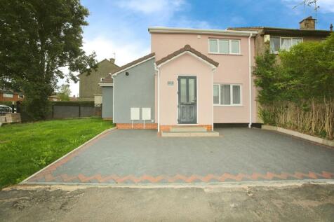 4 bedroom end of terrace house for sale