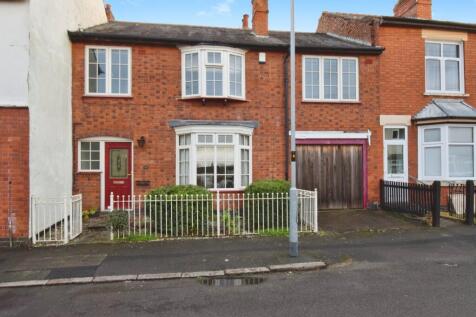 4 bedroom link detached house for sale