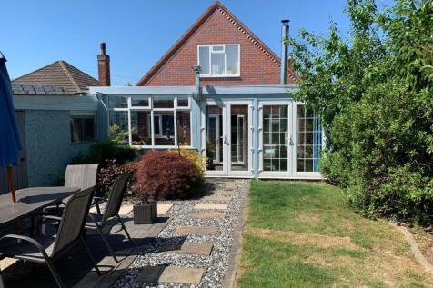 4 bedroom detached bungalow for sale