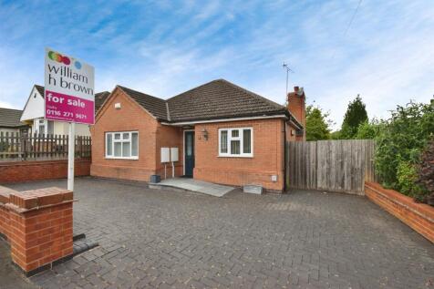 2 bedroom detached bungalow for sale