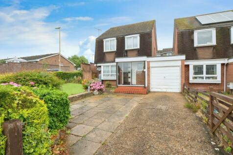 3 bedroom link detached house for sale