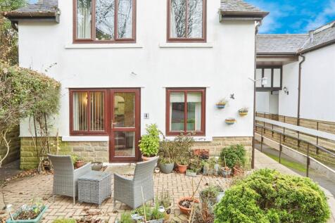 1 bedroom ground floor flat for sale
