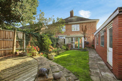 4 bedroom semi-detached house for sale