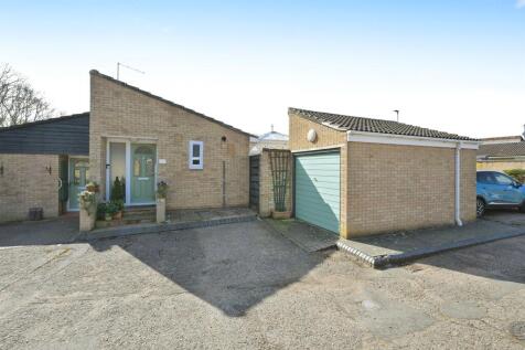 4 bedroom detached bungalow for sale