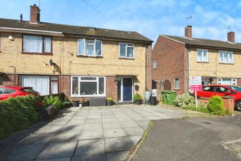 5 bedroom semi-detached house for sale