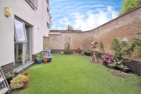 2 bedroom ground floor flat for sale