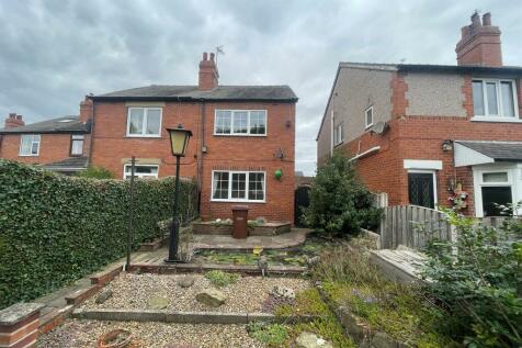 2 bedroom semi-detached house for sale