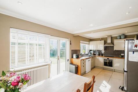 6 bedroom semi-detached house for sale