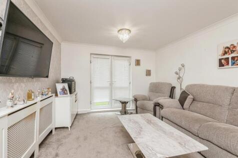 2 bedroom ground floor flat for sale