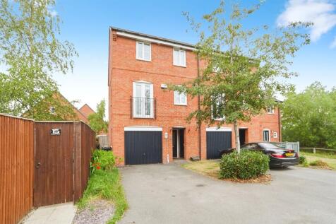 3 bedroom town house for sale