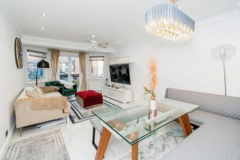 3 bedroom town house for sale