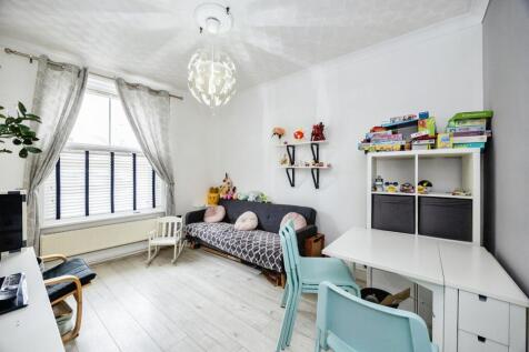2 bedroom ground floor flat for sale