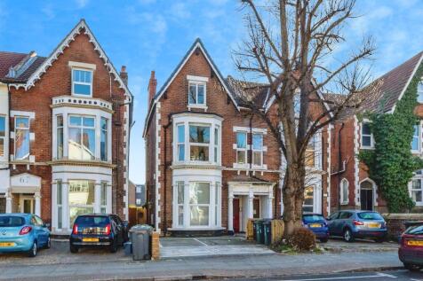Studio flat for sale
