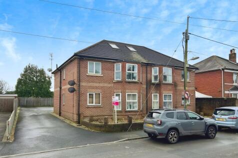 2 bedroom ground floor flat for sale