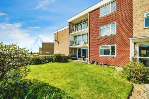 2 bedroom ground floor flat for sale