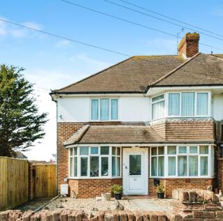 2 bedroom ground floor flat for sale