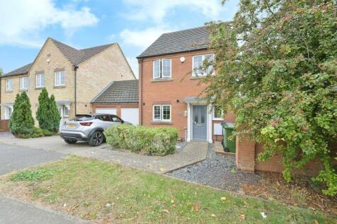 3 bedroom link detached house for sale