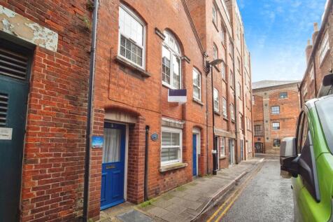 2 bedroom maisonette for sale