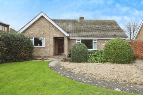 2 bedroom detached bungalow for sale