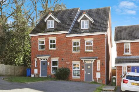 3 bedroom semi-detached house for sale