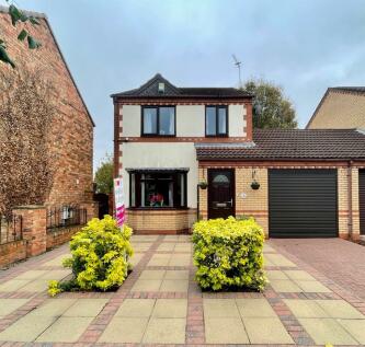 3 bedroom link detached house for sale